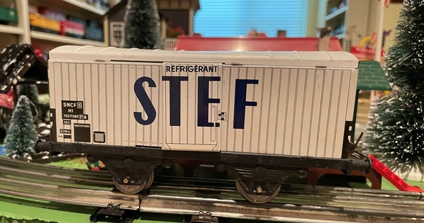 Hornby STEF Refr side view