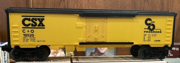 Lionel 19520 CSX Reefer side view