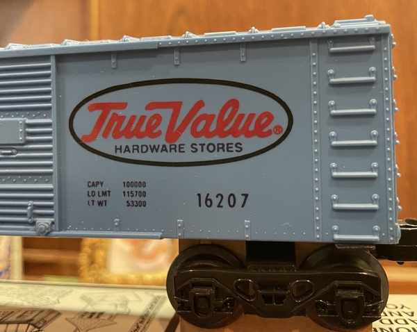 Lionel 16207 0-27 Tru Value boxcar store logo end